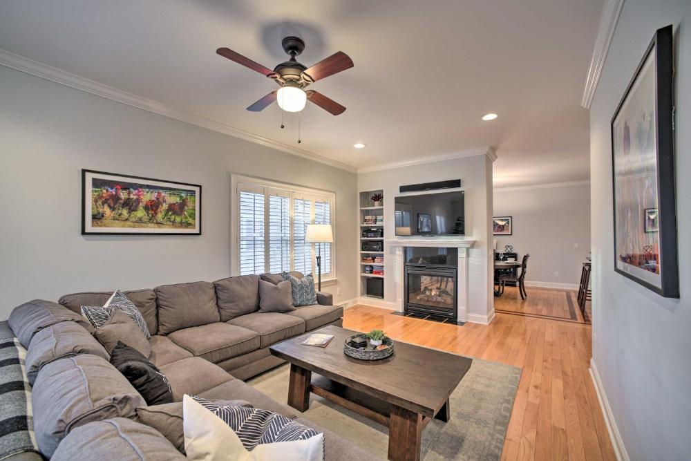 Stunning House with Deck, Game Room and Home Gym!